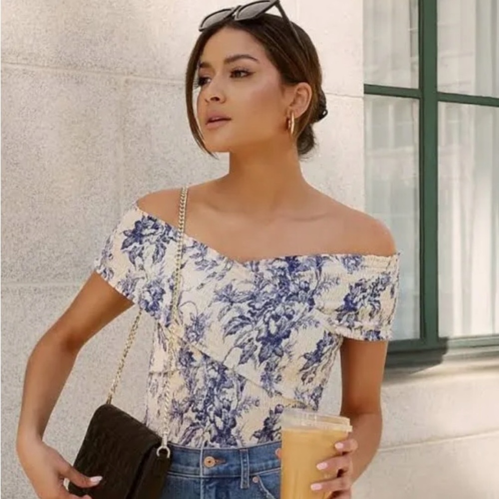 New with tags Express off shoulder top, size XL